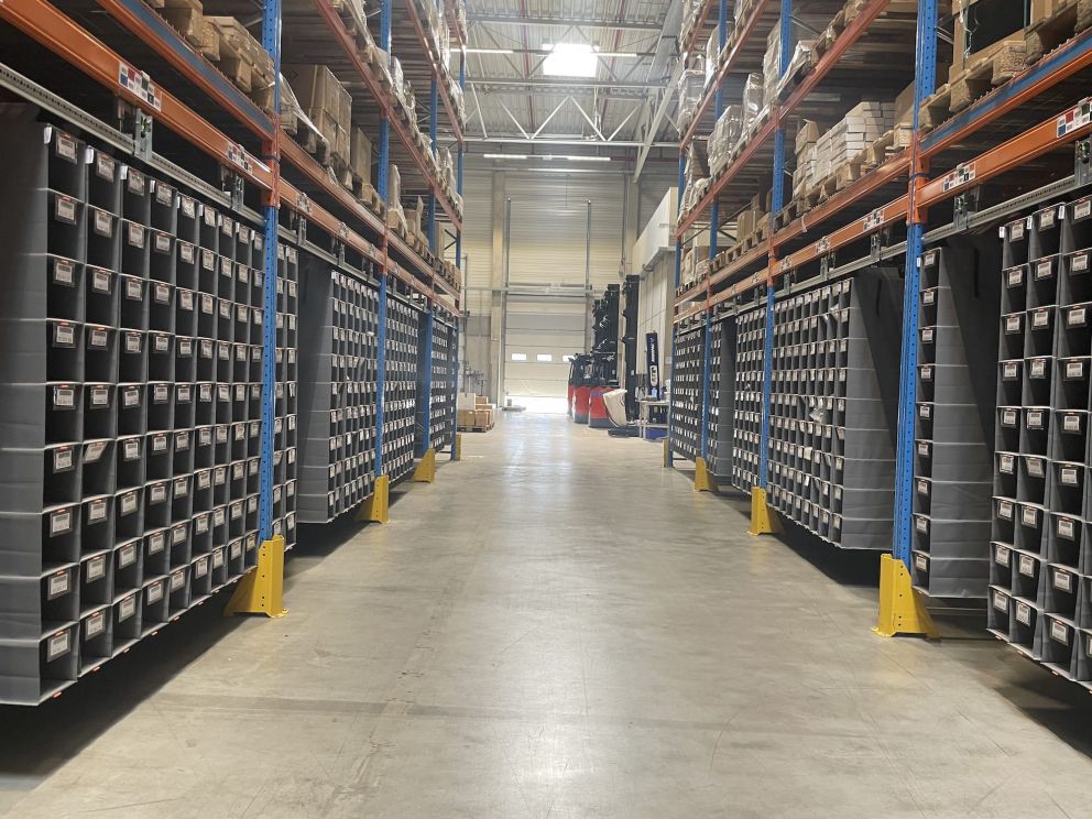 Storeganizer installation in EFB Elektronik&#039;s warehouse