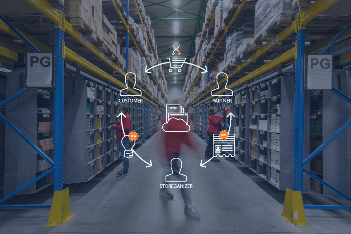 Storeganizer&#039;s partner program icon on a backdrop of a warehouse with a Storeganizer installation