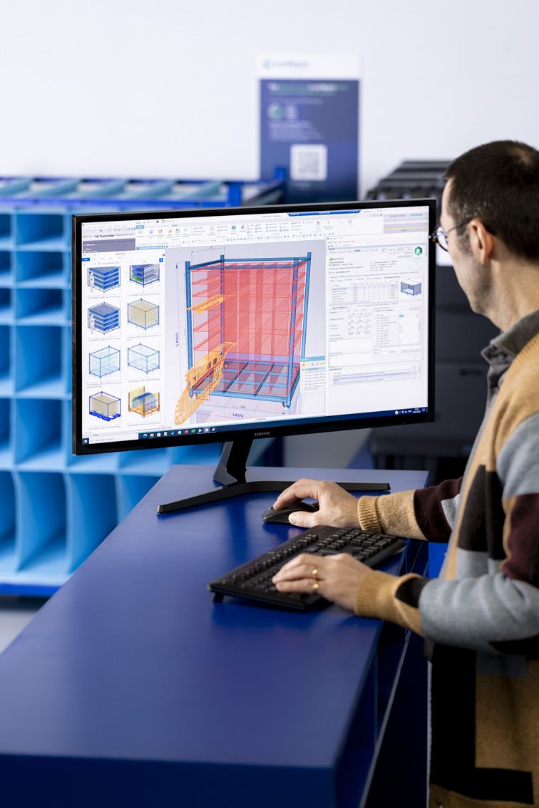 Man sitting behind a computer operating the Nestimator Software developed by conTeyor